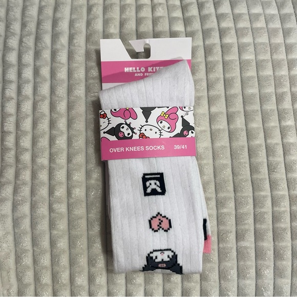 EXCLUSIVE Ladies’ Over Knee Socks from Hello Kitty and Friends x Cropp - Picture 1 of 9